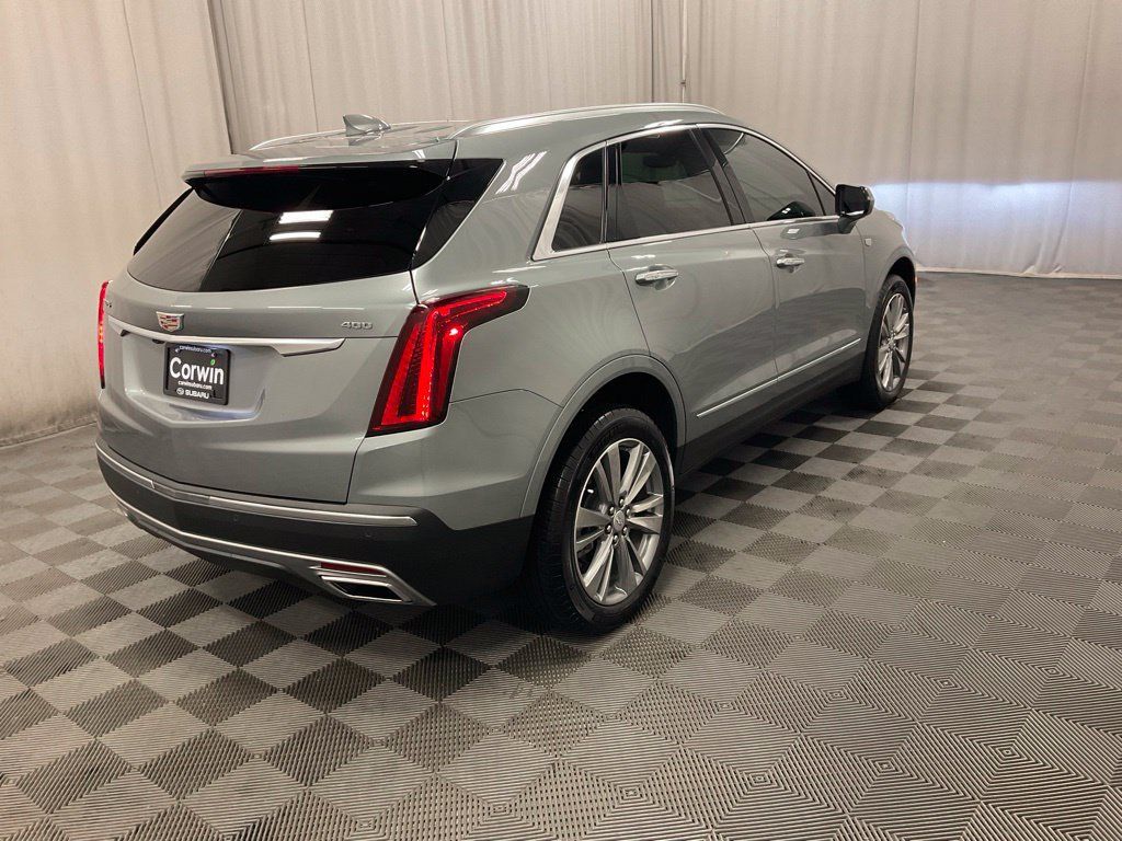 Used 2025 Cadillac XT5 Premium Luxury FWD image 2