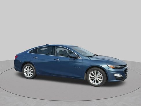 Used 2025 Chevrolet Malibu LT FWD image 2