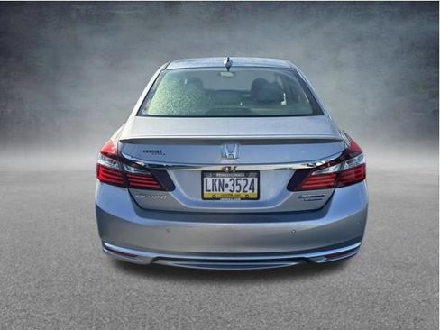 Used 2017 Honda Accord Touring image 9