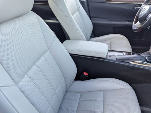 Used 2016 Lexus ES 350 w/ Luxury Package w/Wood Trim image 10