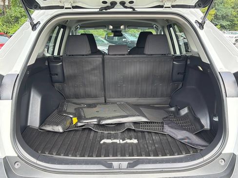 Used 2022 Toyota RAV4 LE FWD image 6