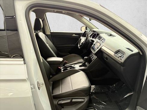 Used 2018 Volkswagen Tiguan SE FWD image 14
