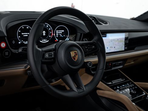 Certified 2026 Porsche Cayenne Coupe image 14