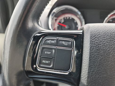 Used 2019 Dodge Grand Caravan SXT image 16