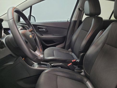 Used 2021 Chevrolet Trax LT w/ Sport Edition FWD image 17