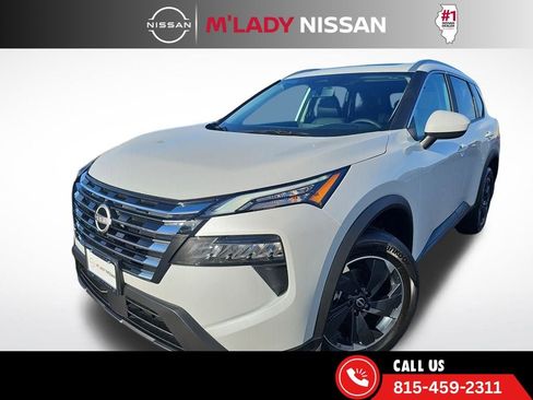 Used 2026 Nissan Rogue SV w/ SV Premium Package image 2