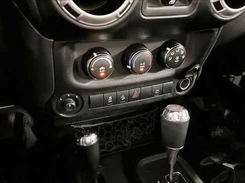 Used 2017 Jeep Wrangler Unlimited Sahara AWD/4WD image 14