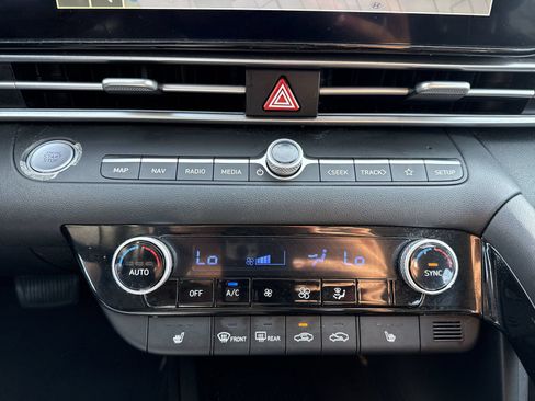 Certified 2025 Hyundai Elantra SEL FWD image 21