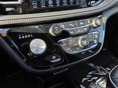 Used 2019 Chrysler Pacifica Limited w/ Advanced Safetytec Group image 26