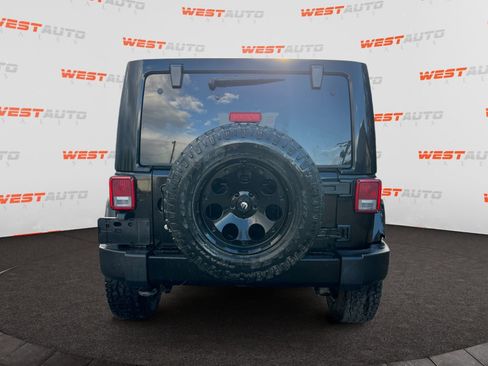 Used 2013 Jeep Wrangler Unlimited Sahara w/ Dual Top Group AWD/4WD image 4