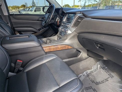 Used 2020 Chevrolet Suburban LS image 9