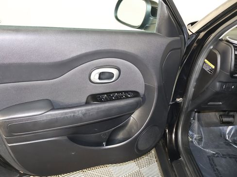 Used 2014 Kia Soul Base image 33