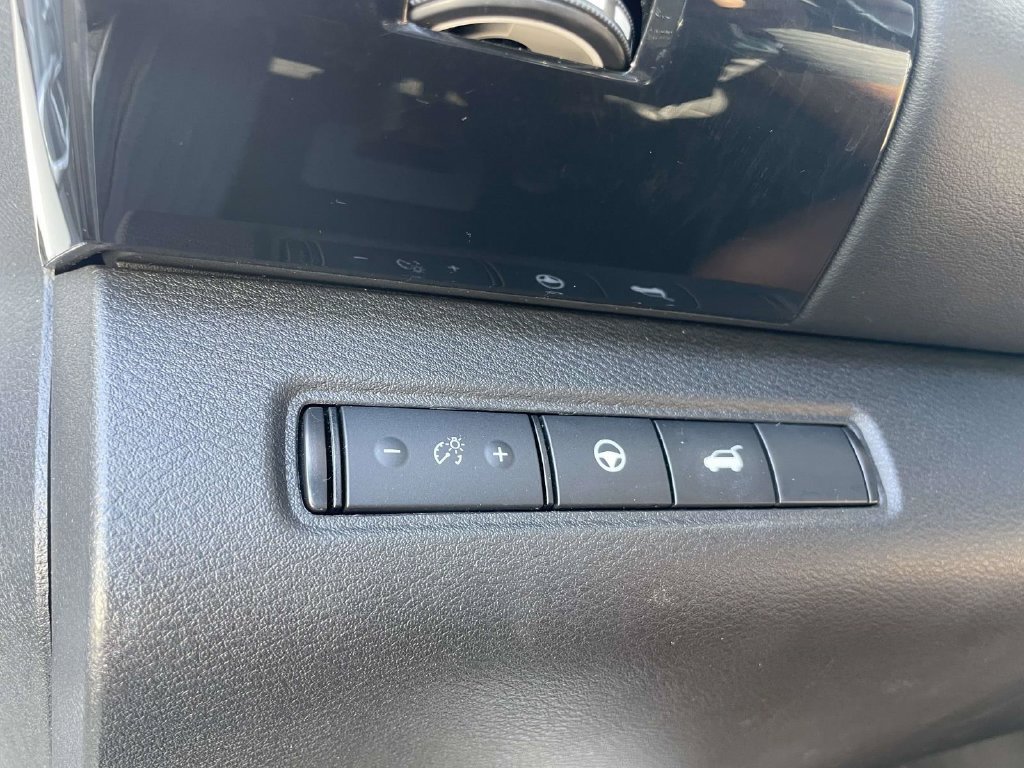 Used 2025 Nissan Pathfinder SV FWD image 28