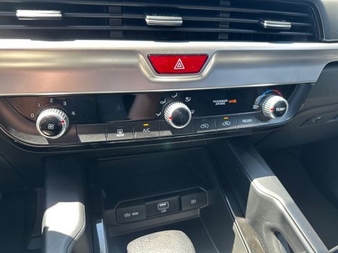 Used 2020 Kia Telluride LX AWD/4WD image 28