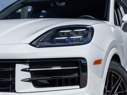 New 2026 Porsche Cayenne S image 17