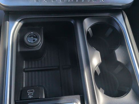 New 2026 Ford Expedition Max Platinum image 13