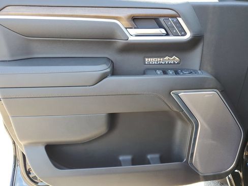 Certified 2025 Chevrolet Silverado 1500 High Country w/ High Country Premium Package AWD/4WD image 25