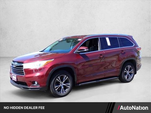 Used 2016 Toyota Highlander XLE w/ Four Season Floor Mat Package AWD/4WD image 1