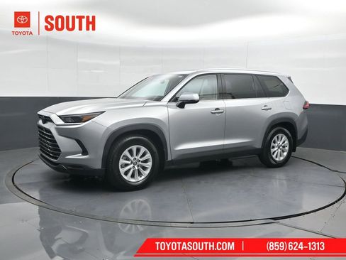 Used 2024 Toyota Grand Highlander AWD image 7
