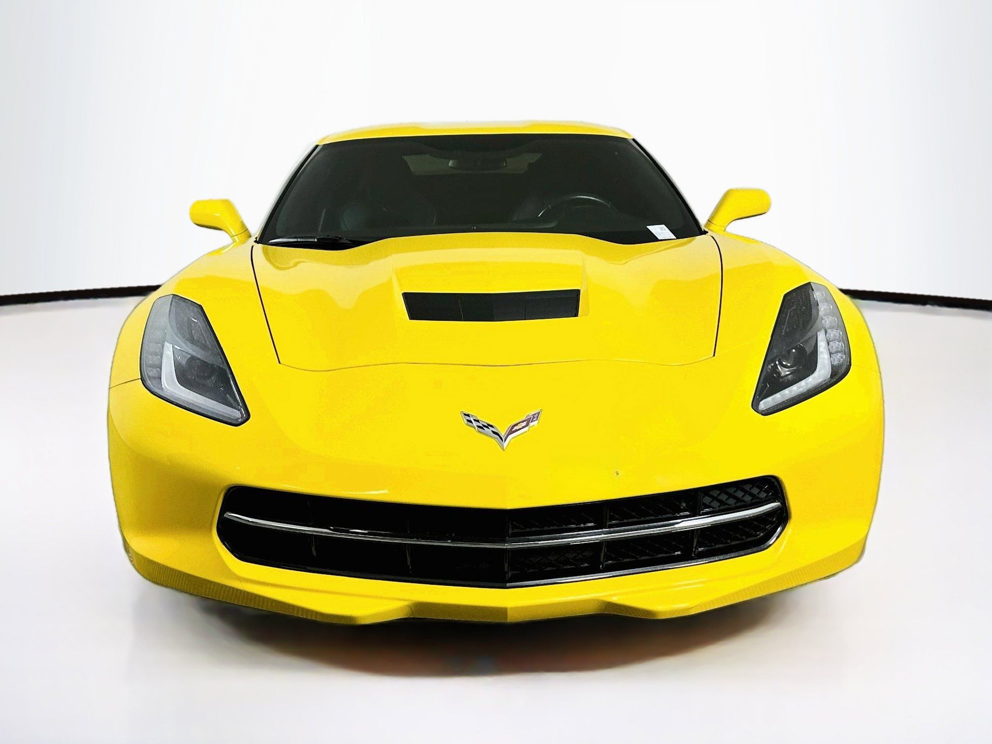 Used 2019 Chevrolet Corvette Stingray Coupe RWD image 2