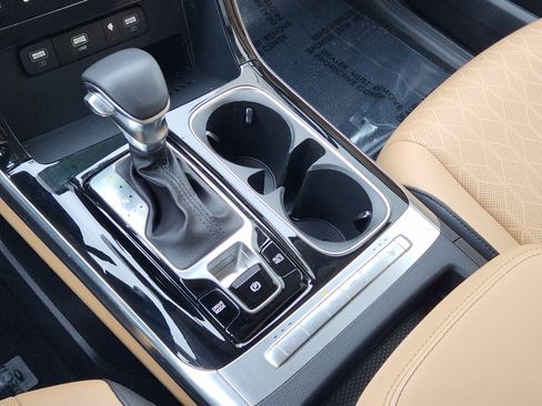 Used 2024 Kia Carnival EX image 21