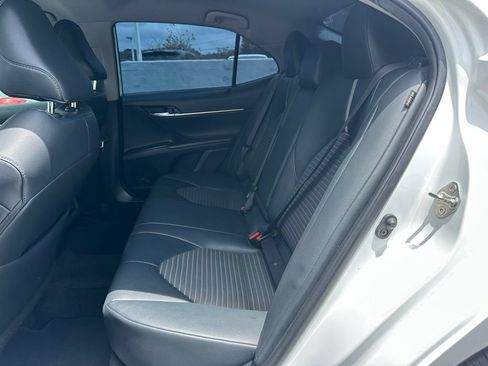 Used 2019 Toyota Camry SE w/ Blackout Package FWD image 7