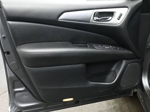 Used 2020 Nissan Pathfinder SL image 10