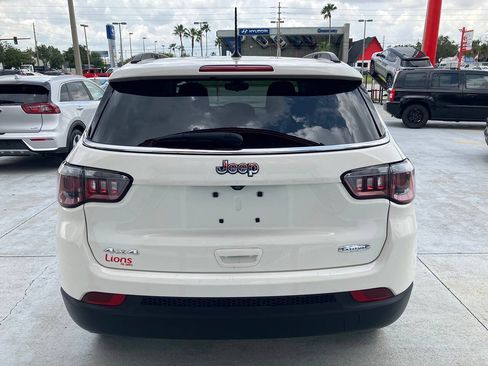 Used 2018 Jeep Compass Latitude w/ Popular Equipment Group AWD/4WD image 7