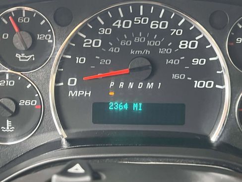 Used 2023 GMC Savana 3500 w/ Power Convenience Package image 30