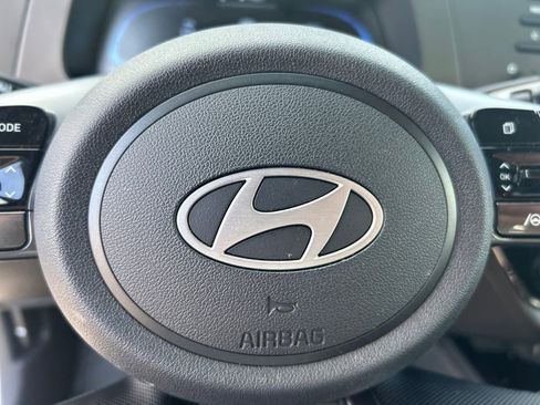 Used 2025 Hyundai Elantra Sport FWD image 19