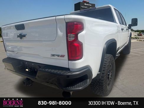 Used 2024 Chevrolet Silverado 2500 ZR2 w/ Technology Package image 13