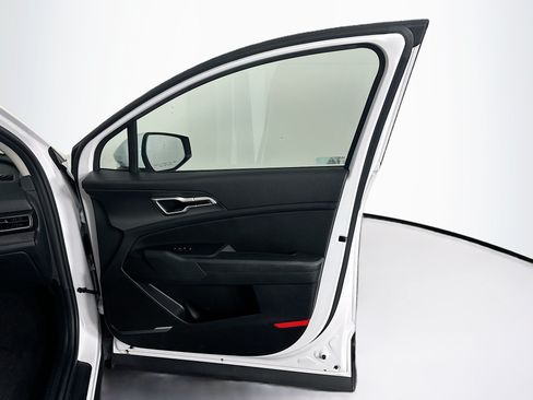 Used 2025 Kia Sportage LX FWD image 30