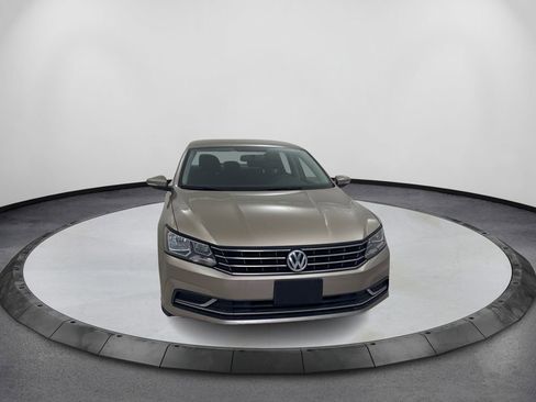 Used 2016 Volkswagen Passat 1.8T S image 2