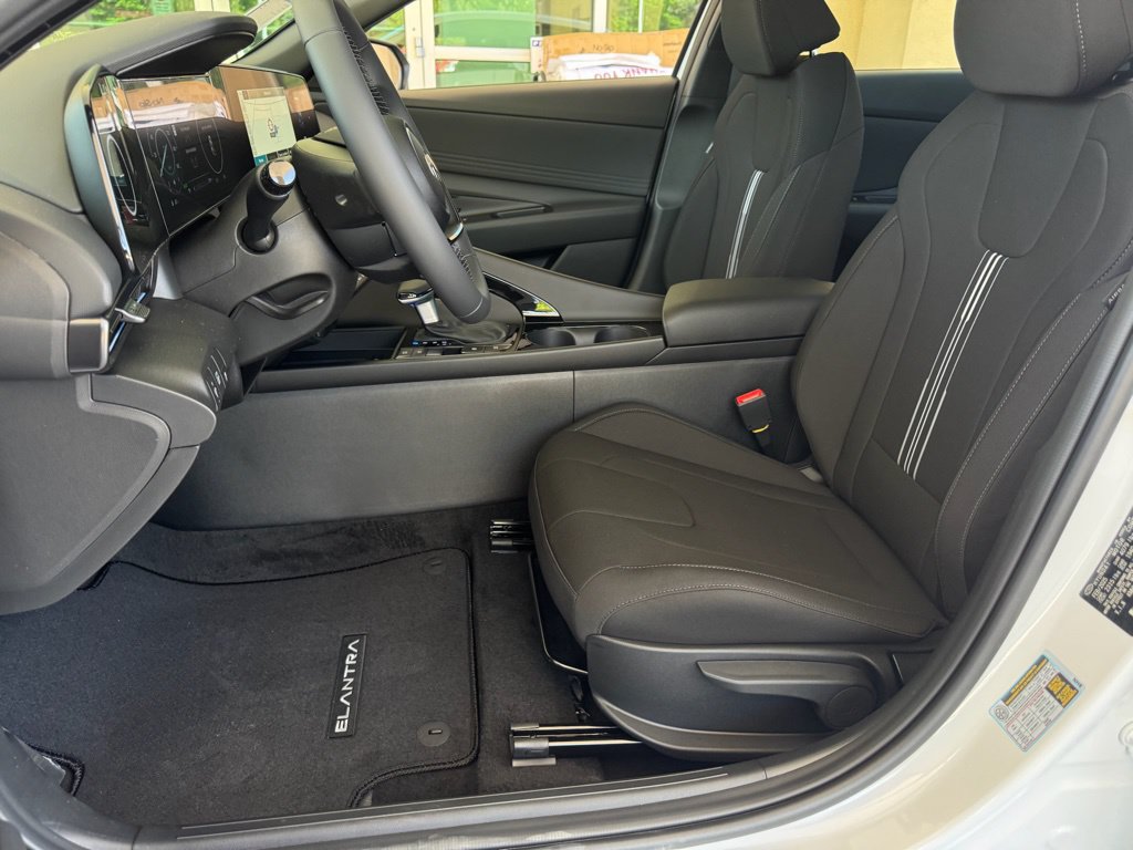 New 2025 Hyundai Elantra SEL FWD image 7