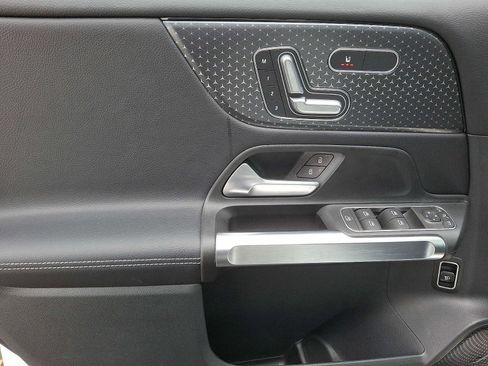 Used 2026 Mercedes-Benz GLB 250 4MATIC image 9