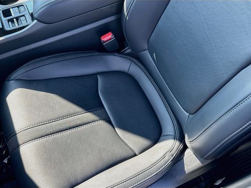 Used 2025 Honda Pilot EX-L image 19