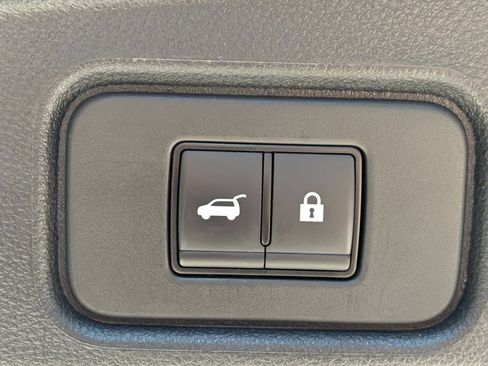 Used 2025 Nissan Pathfinder SV FWD image 24