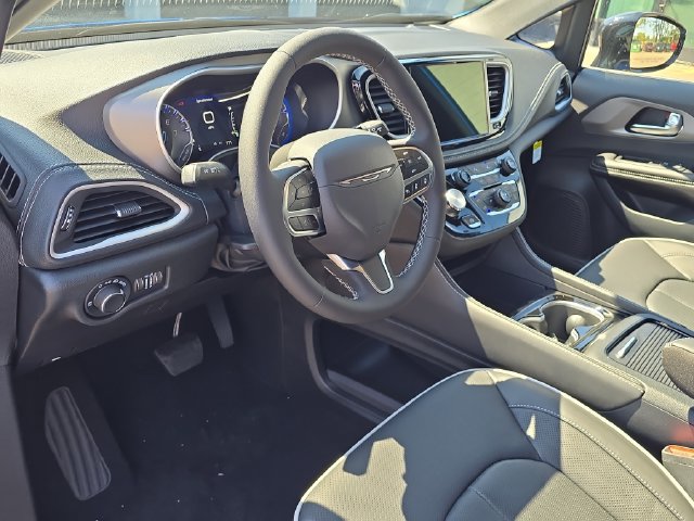 New 2027 Chrysler Pacifica Limited AWD/4WD image 11