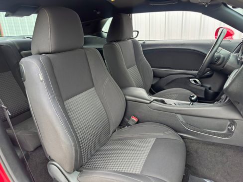 Used 2015 Dodge Challenger R/T w/ Quick Order Package 22B R/T image 28