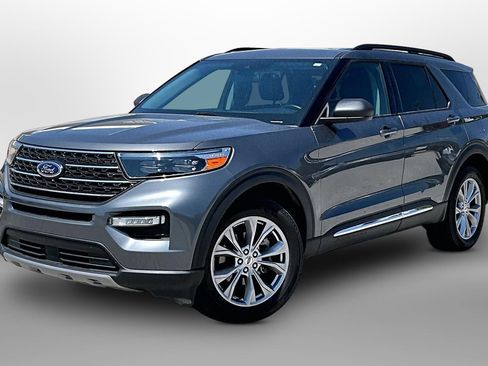 Used 2023 Ford Explorer XLT w/ Equipment Group 202A AWD/4WD image 13