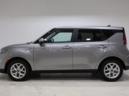 Used 2025 Kia Soul LX w/ LX Technology Package FWD image 4