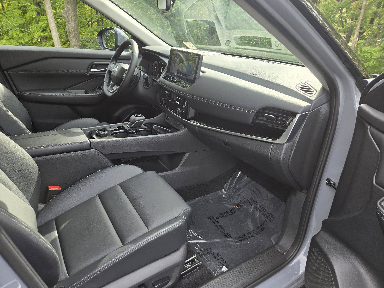 Certified 2025 Nissan Rogue SL w/ Tech Package AWD/4WD image 24