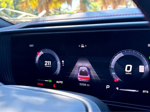 Used 2025 Dodge Charger R/T w/ Sun & Sound Package image 5