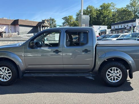 Used 2016 Nissan Frontier SV w/ SV Value Truck Package AWD/4WD image 4