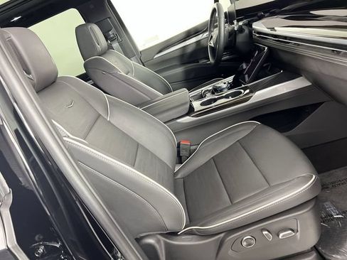 Certified 2025 Cadillac Escalade Premium Luxury w/ Touring Package AWD/4WD image 29