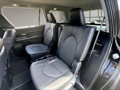 Used 2024 Toyota Grand Highlander XLE FWD image 21