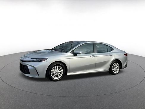 Used 2025 Toyota Camry LE image 8