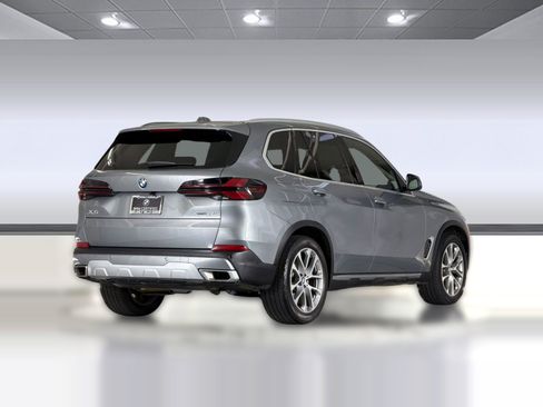 Certified 2024 BMW X5 sDrive40i w/ Premium Package RWD image 9