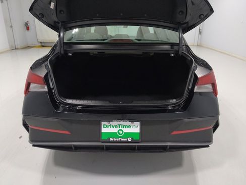 Used 2025 Hyundai Elantra SE image 29