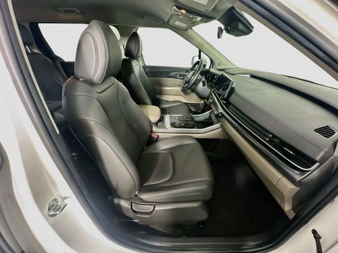Used 2026 Kia Carnival FWD image 33